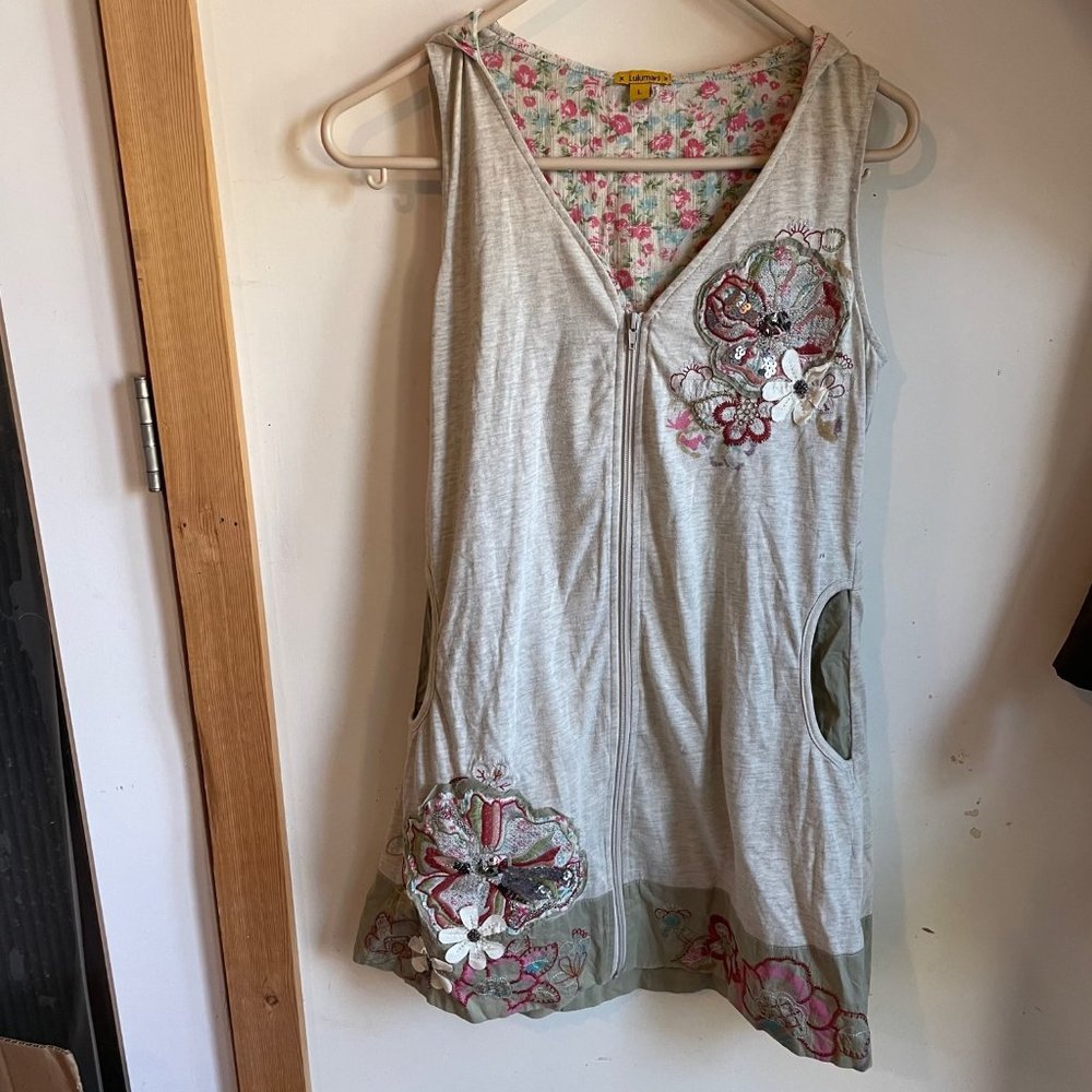 Lulumari sleeveless hoodie